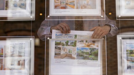 Средните жилищни наеми в Лондон стигнаха за пръв път 2500 паунда