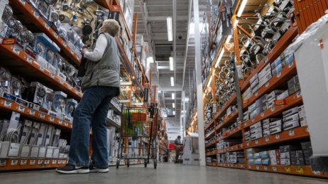 Пандемията продължава да подкрепя бизнеса на Home Depot