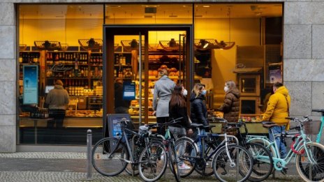 Потребителското доверие в Германия се подобрява за пръв път от два месеца