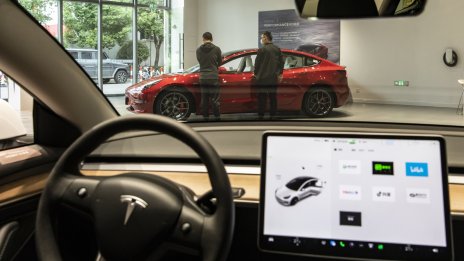 Tesla започва нова сервизна акция в Китай заради проблеми с коланите и софтуера