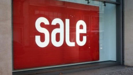 Меркел предлага постепенно отваряне на магазини и хотели от март