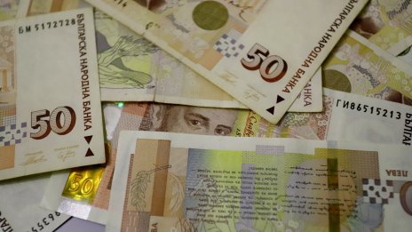 Дефицитът в бюджета през септември се разширява заради лихви по дълга и плащания към фермери