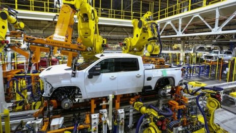 Продажбите в Китай помагат на General Motors да отчете тримесечна печалба