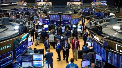 Dow прибави над 500 пункта, докато битката за Белия дом се насочва към своя финал