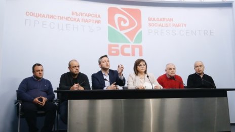 Нинова: Правителството не е вземало решение за снабдяване на Украйна с оръжие