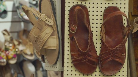 Мексико иска обезщетение от Adidas заради обувки, вдъхновени от традиционни сандали