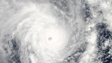 Буря от пета степен опустоши островната държава Вануату