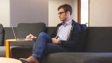 Мистериозен дубайски стартъп наема само хора под 25-годишна възраст