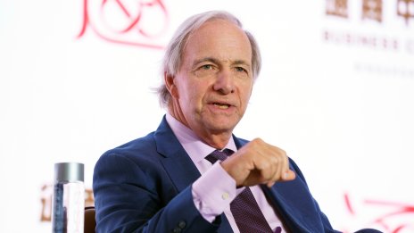 Рей Далио предупреди, че светът е &bdquo;на ръба&ldquo; на капиталова война