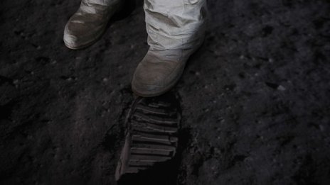 САЩ пратиха човек на Луната, защо да не пратят долара в киберпространството