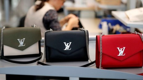 Louis Vuitton ще предлага чанти, произведени в САЩ