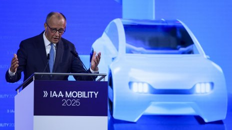 Мерц: Германия трябва да е лидер, а не да изостава в автомобилния сектор