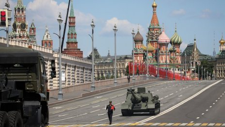 Руската икономика изглежда не може да си позволи спиране на войната