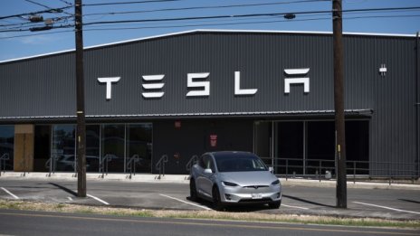 Акциите на Tesla се насочват към територията на мечките