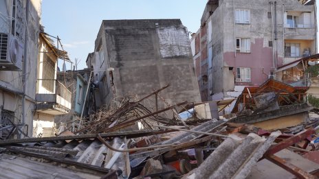 Турските власти започнаха арести по обвинения за некачествено строителство