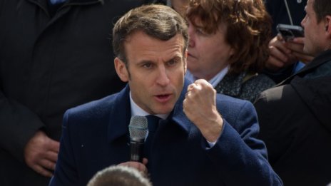 Макрон и Льо Пен скочиха срещу заплатата на ръководителя на Stellantis