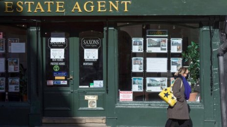 Банките във Великобритания планират рязко свиване на ипотечното кредитиране