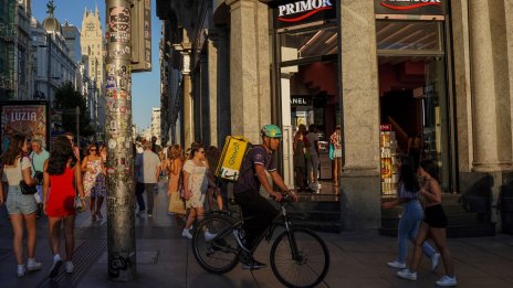 Икономическият растеж на Испания се забавя леко през второто тримесечие