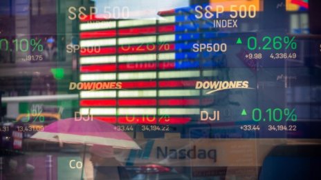 Индексите на Wall Street се понижават, докато пазарът оценява риска от рецесия*