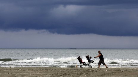 Държавата ще стимулира раждането на трето дете, обеща Валери Симеонов