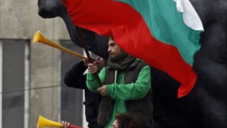 Чуждестранните медии: Бедността изкара българите на улицата