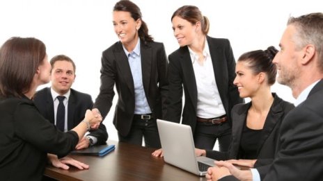 Графика на деня: В кои държави публичният сектор е най-раздут?