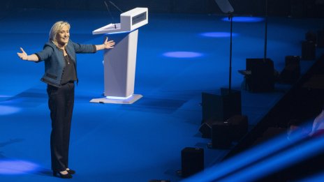 Партията на Марин льо Пен набира преднина преди първия тур на изборите във  Франция