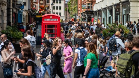 Потребителското доверие във Великобритания записа първото си подобрение от седем месеца