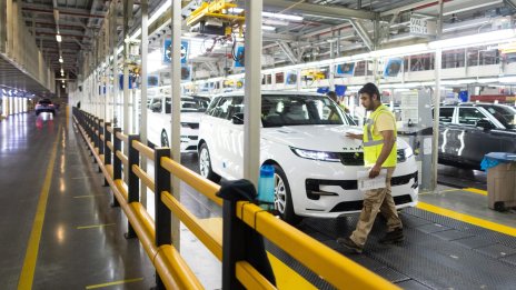 Jaguar Land Rover помага на Tata Motors да отчете по-добра от очакваното печалба