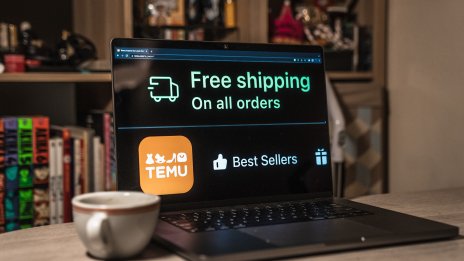 Продавачите на китайските платформи за е-търговия едва свързват двата края