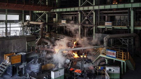 Промишленото производство в Китай се свива за пети пореден месец