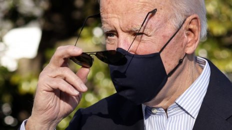 Сенатори притискат Байдън да постави краен срок на забраната за бензинови коли