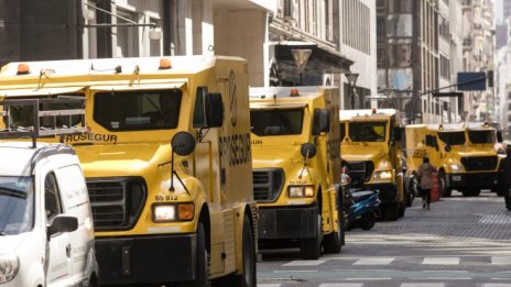 Опашките пред аржентинските банки се стопиха за часове 