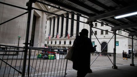 Wall Street отвори с понижения на индексите, цената на петрола отново пое нагоре*