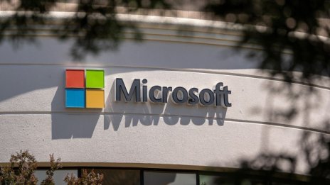 Microsoft увеличава заплатите, за да задържи служителите