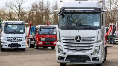 Daimler Truck повиши прогнозата си за приходите заради поскъпващите камиони