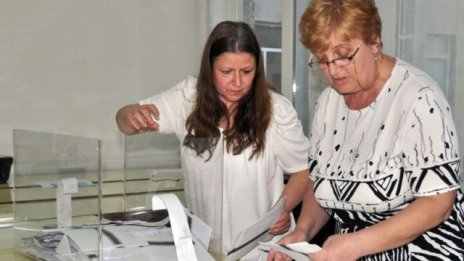 ГЕРБ печели най-много гласове, но ще сформира ли кабинет?