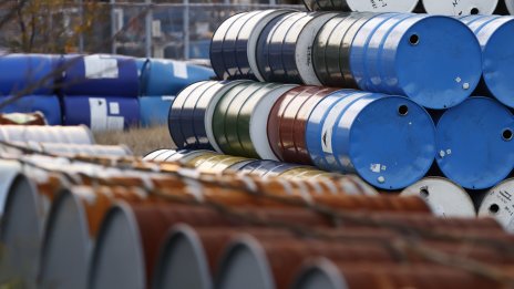 МАЕ: Световното търсене на петрол и газ може да расте до 2050 г.