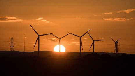 Брюксел започва наказателни процедури срещу почти целия ЕС заради разрешителните за ВЕИ