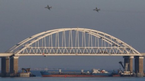 Атака с дронове е причинила разрушенията по Кримския мост