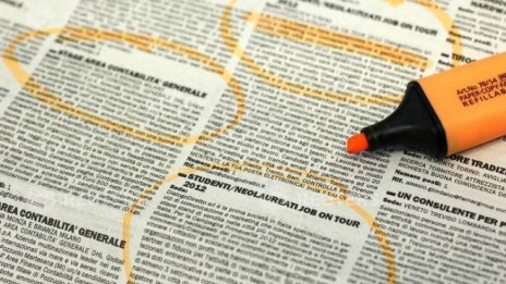 Безработицата в България продължава своя бавен ход надолу