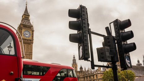Великобритания търси как да привлече 1 млн. младежи, които нито учат, нито работят