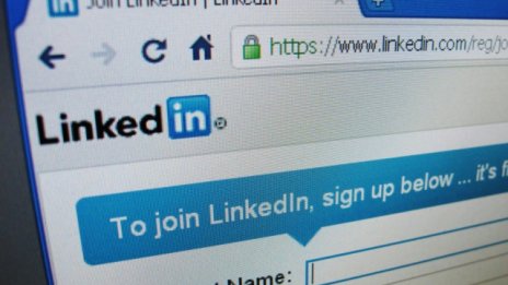 LinkedIn разработва две нови мобилни приложения