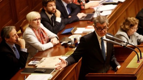 Чешкият премиер търпи остри критики за действията си срещу коронавируса