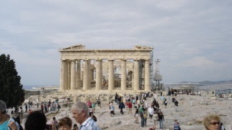 Десетки помещения за ресторанти в Атина търсят нов наемател