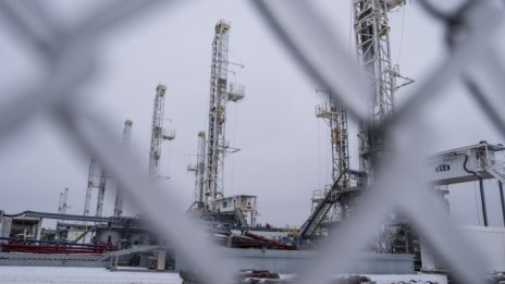 Студеното време в САЩ продължава да подхранва поскъпването на петрола*