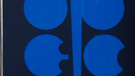 Страните от ОПЕК+ ще съкратят добива на петрол с още 500 хил. барела дневно