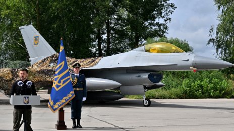 Зеленски уволни командира на украинските ВВС след разбиването на изтребител F-16