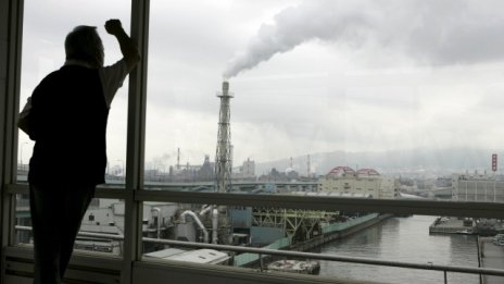 Индустриалното производство в Япония се сви втори пореден месец през август