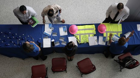 Заетостта в частния сектор в САЩ се свива през ноември с най-бързия си темп от 2023 г.